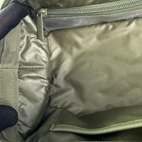 Beis The Dopp Kit in Olive - Picture 10 of 16